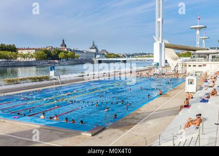 Frankreich, Rhone, Lyon, Quai Claude Bernard am Ufer der Rhone, die Rhone Schwimmbad im Jahre 1965 eingeweiht. Stockfoto