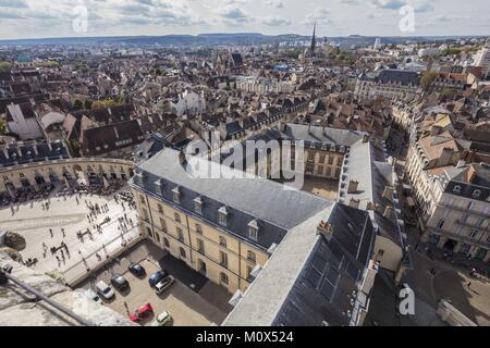 Frankreich, Côte d'Or, Dijon, Liberation Square gesehen vom Turm Philippe Le Bon der Palast der Herzöge von Burgund Stockfoto