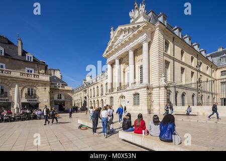 Frankreich, Cote d'Or, Dijon, Liberation Square mit dem Palast der Herzöge von Burgund, in dem sich das Rathaus und das Museum der Schönen Künste Stockfoto