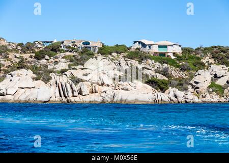 Frankreich, Süd Korsika, Insel Cavallo, Bucht von Cala di Grecu, Häuser von traumhaft wohlhabenden Berühmtheiten Stockfoto