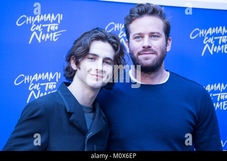 Roma, Italien. 24 Jan, 2018. Amerikanische Schauspieler Armee Hammer und Timothée Chalamet Photocall in Rom der Film "Chiamami col tuo Nome" (Originaltitel: "Rufen Sie mich an, indem Sie Name') Quelle: Matteo Nardone/Pacific Press/Alamy leben Nachrichten Stockfoto