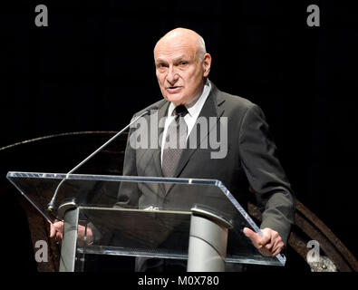 Michael Kahn, der Künstlerische Leiter der Shakespeare Theatre Company, stellt die spezielle kurze Produktionszeiten für Camilla, Herzogin von Cornwall, Ehefrau von Prince Charles in Großbritannien, in der Sidney Harman Hall in Washington, D.C. am Mittwoch, 18. März 2015. Credit: Ron Sachs/CNP/MediaPunch Stockfoto