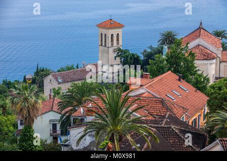 Luftaufnahme von Kanli kula Festung mit Glockenturm des Heiligen Hieronymus Kirche in Herceg Novi Stadt an der Adria Küste in Montenegro Stockfoto