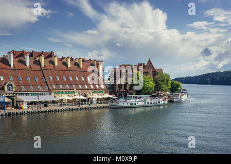 Blick von der Fußgängerbrücke in Gizycko, Mragowo Grafschaft in der Woiwodschaft Ermland-Masuren in Polen Stockfoto