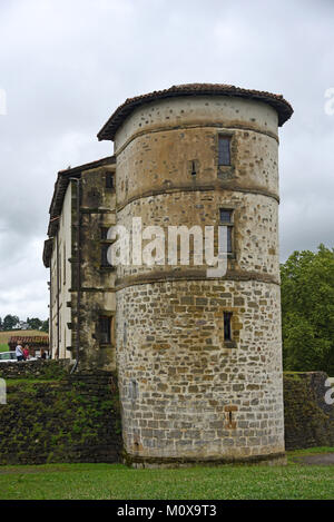 Espelette Rathaus, Barons d'Ezpeleta schloss, Pyrénées-atlantiques, Nouvelle-Aquitaine, Frankreich, Europa Stockfoto