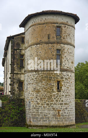 Espelette Rathaus, Barons d'Ezpeleta schloss, Pyrénées-atlantiques, Nouvelle-Aquitaine, Frankreich, Europa Stockfoto