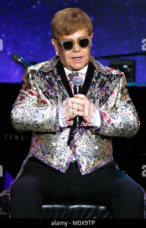 Sir Elton John bei Gotham Hall in New York, wo er seinen Ruhestand am Mittwoch Abend hat angekündigt, vor einem festlichen Konzert nächste Woche im Madison Square Garden. Stockfoto