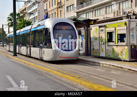 Straßenbahn in das Ende der Zeile Syntagma-platz Plattform, Athen ziehen elektrifiziert, Griechenland Stockfoto