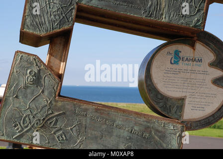 Time Line Skulpturen auf den Klippen von Seaham im County Durham Stockfoto