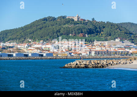 Viana do Castelo Stadt Cabedelo Strand (Praia do Cabedelo gesehen) in Norte Region Portugals. Ansicht mit Wallfahrtskirche Santa Luzia Stockfoto