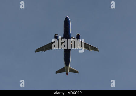 Düsseldorf, Deutschland - Dezember 28, 2015: Airbus A319-100 von British Airways, die am Flughafen Düsseldorf Stockfoto