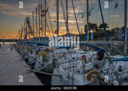 Yachten in naok Nautischen Club Harbour, Korfu, Korfu, Griechenland Stockfoto