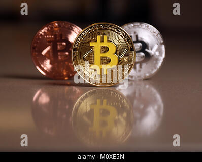 Bild zeigt: Bitcoin" Münzen - Münzen Darstellung des cryptocurrency Bitcoin souvenir Münzen Stockfoto