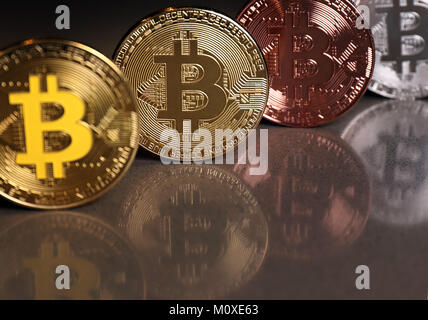 Bild zeigt: Bitcoin" Münzen - Münzen Darstellung des cryptocurrency Bitcoin souvenir Münzen Stockfoto