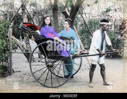 Junge Frau in einer Rikscha, Japan, um 1890 Stockfoto