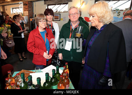 Die Herzogin von Cornwall zu Besuch in der alten Sägemühle in Congleton, Cheshire, eine Gemeinschaft, die Nabe von Freiwilligen geleitet, lokale Gruppen und Bewohner, die die Einrichtungen benutzen zu erfüllen. Stockfoto