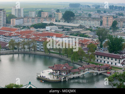 Luftaufnahme der Stadt und die Volksbräuche street Lake, North Hwanghae Province, Sariwon, Nordkorea Stockfoto