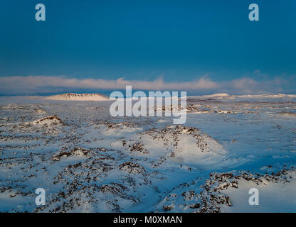 Winterlandschaft von oben, den See Myvatn, Norden Islands Stockfoto