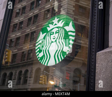 Ein Starbucks Kaffee in Chelsea in New York am Samstag, 20. Januar 2018. (Â© Richard B. Levine) Stockfoto