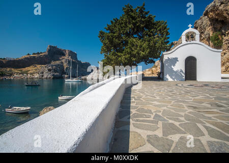 Saint Pauls Bay Kapelle in der Nähe von Lindos, Insel Rhodos. Stockfoto