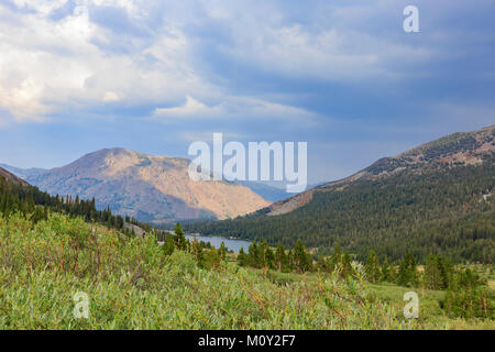 Wolken, Tenaya Lake und Wolken, tagsüber Stockfoto