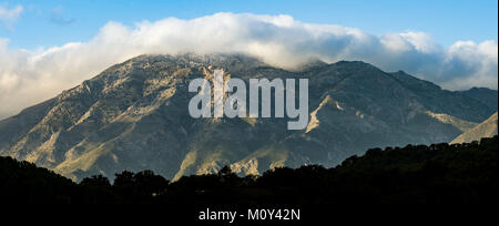 Panoramablick auf, La Torrecilla Peak, Berge im Naturpark Sierra de las Nieves, Andalusien, Spanien Stockfoto