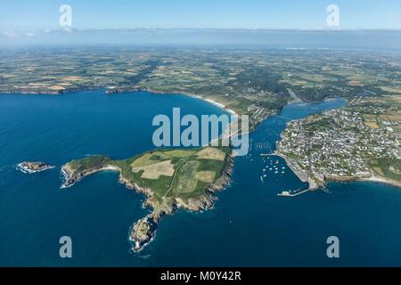 Frankreich, Finistere, Ploumoguer, die Stadt, die Ria und Pointe de Kermorvan (Luftbild) Stockfoto