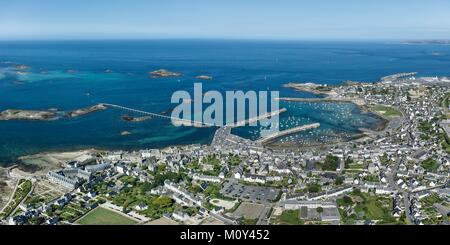 Frankreich, Finistere, Roscoff, die Stadt und den Hafen (Luftbild) Stockfoto