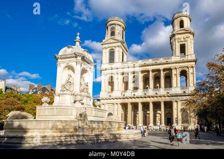 Frankreich, Paris, Odeon, Saint-Sulpice Platz, Kirche Saint-Sulpice (17., 18. und 19. Jahrhunderts) und Saint-Sulpice Brunnen im Jahr 1847 von dem Architekten Louis Visconti gebaut Stockfoto