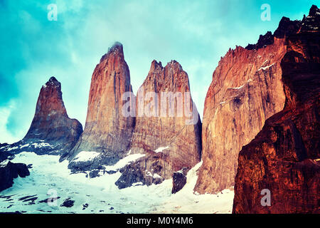 Retro getönten Nahaufnahme Bild der Torres del Paine Felsformation, Patagonien, Chile. Stockfoto