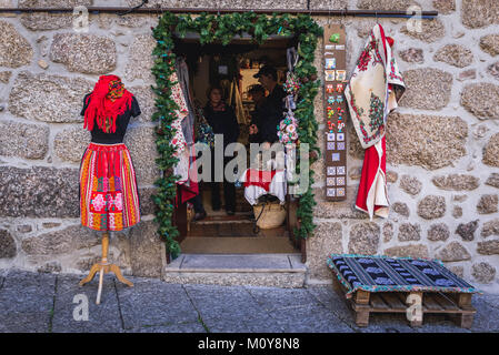 Geschenk Shop in der von der UNESCO zum historischen Zentrum von Guimaraes Stadt in der Provinz Minho in Nordportugal Stockfoto