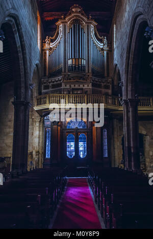 Innenraum der Kirche Unserer Lieben Frau von Oliveira (Nossa Senhora da Oliveira) in der von der UNESCO zum historischen Zentrum von Guimaraes in Portugal Stockfoto