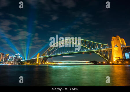 Sydney Harbour Bridge bei Nacht Stockfoto