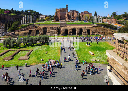 ROME, Italien - 02 April 2011: Antike römische Forum Ruinen Panoramablick. Palatin. Unesco Weltkulturerbe. Europa. Stockfoto