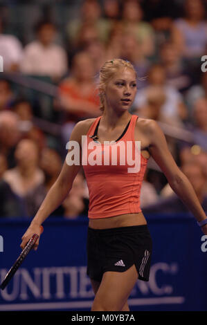 Anna Kournikova größte Verlierer 052311 18.JPG Orig Pix 2005 in Florida, MIAMI BEACH, FL - 23. Mai: (Radar) Es sieht aus wie "Der größte Verlierer" ein weiterer neuer Trainer gefunden haben konnten. Nach Berichten, die Tennisspielerin Anna Kournikova die ABC-Fitness zeigen nächste Saison. Kournikova wird melden Sie neue Trainer Cara Castronuova und Brett Hoebel wie die Show große Veränderungen im Gefolge der Jillian Michaels' Abweichung von den Erfolg Erscheinen, X 17 Online Berichte unterzogen wird. Michaels verkündete ihre Entscheidung im letzten Jahr zu verlassen, um auf dem Beginnen einer Familie zu konzentrieren. Eine offizielle Ankündigung zum Kourni Stockfoto