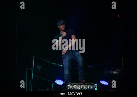 MIAMI, FL - 31. August: Enrique Iglesias führt bei American Airlines Arena am 31. August 2012 in Miami, Florida. Personen: Enrique Iglesias Getriebe Ref: FLXX Hoo-Me.com/MediaPunch Stockfoto