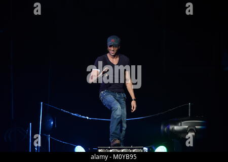 MIAMI, FL - 31. August: Enrique Iglesias führt bei American Airlines Arena am 31. August 2012 in Miami, Florida. Personen: Enrique Iglesias Getriebe Ref: FLXX Hoo-Me.com/MediaPunch Stockfoto