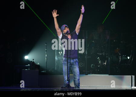 MIAMI, FL - 31. August: Enrique Iglesias führt bei American Airlines Arena am 31. August 2012 in Miami, Florida. Personen: Enrique Iglesias Getriebe Ref: FLXX Hoo-Me.com/MediaPunch Stockfoto