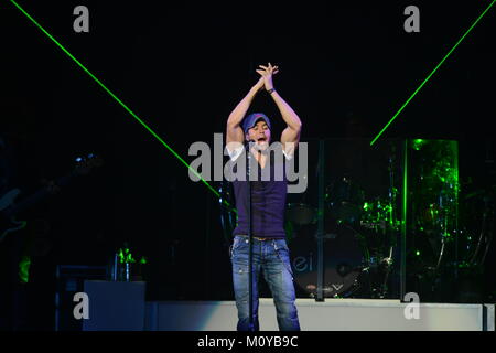 MIAMI, FL - 31. August: Enrique Iglesias führt bei American Airlines Arena am 31. August 2012 in Miami, Florida. Personen: Enrique Iglesias Getriebe Ref: FLXX Hoo-Me.com/MediaPunch Stockfoto