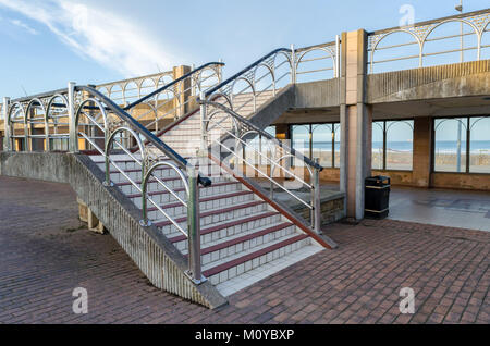 Reich verzierte Treppe in der Spielhalle am Amphitheater, South Shields entfernt Stockfoto