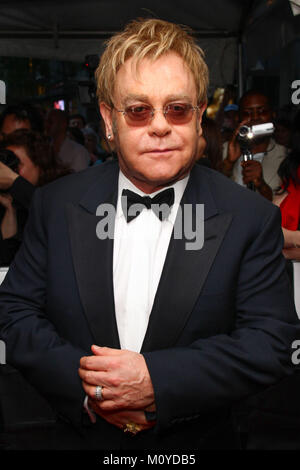 Sir Elton John besucht die Zeit 2010 100 Gala im Time Warner Center am 4. Mai 2010 in New York City. Stockfoto