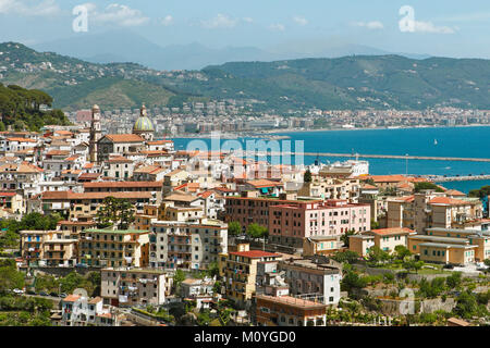 Blick auf die Stadt, - Vietri sul Mare, Amalfi, Kampanien, Italien Stockfoto