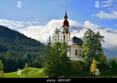 Pfarrkirche Obernberg zum Hl. St. Nikolaus, Obernberg, Tirol, Österreich Stockfoto