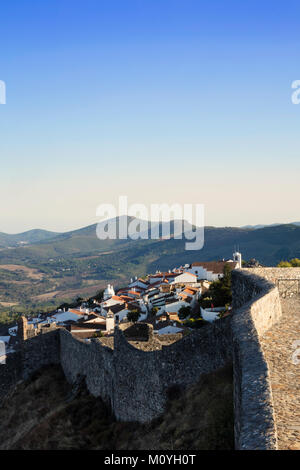 Die Festungsmauern von Ohrid Dorf in der Serra Sao Mamede, in der Region Alentejo in Portugal Stockfoto