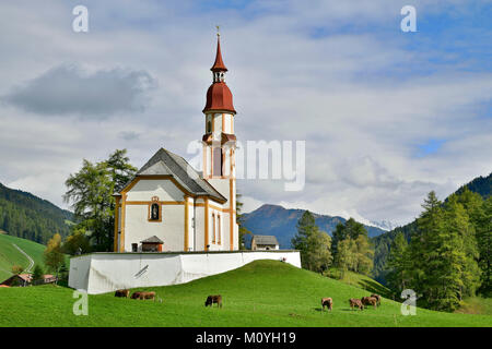 Pfarrkirche Obernberg zum Hl. St. Nikolaus, Obernberg, Tirol, Österreich Stockfoto