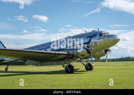KETRZYN, Polen - 6. August 2017: Flugzeug Douglas DC-3C Daisy (SE-GFP) auf dem Flugplatz in Ketrzyn Wilamowo, während der Air Show Mazury in Pola Stockfoto