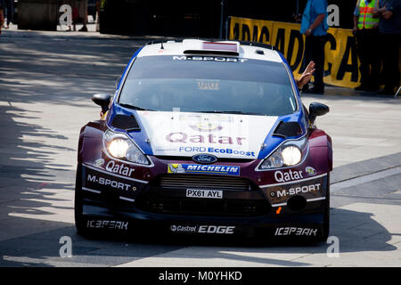 Deutschland, Köln, Beginn der ADAC Rallye Deutschland, Präsentation der Fahrer und das Team der Kathedrale, Auto der Quatar World Rally Team. Zusammengefasst Stockfoto