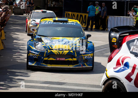 Deutschland, Köln, Beginn der ADAC Rallye Deutschland, Präsentation der Fahrer und das Team an der Kathedrale, dem Auto des AT Rally Team. Deutschland, Koeln, Stockfoto