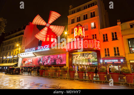 Varieté Moulin Rouge bei Nacht, Montmartre, Paris, Frankreich Stockfoto