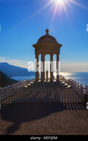 Ionischer Tempel, Son Marroig Mansion, Deia, Mallorca, Balearen, Spanien Stockfoto